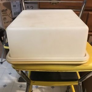 Vintage square tupperware cake taker